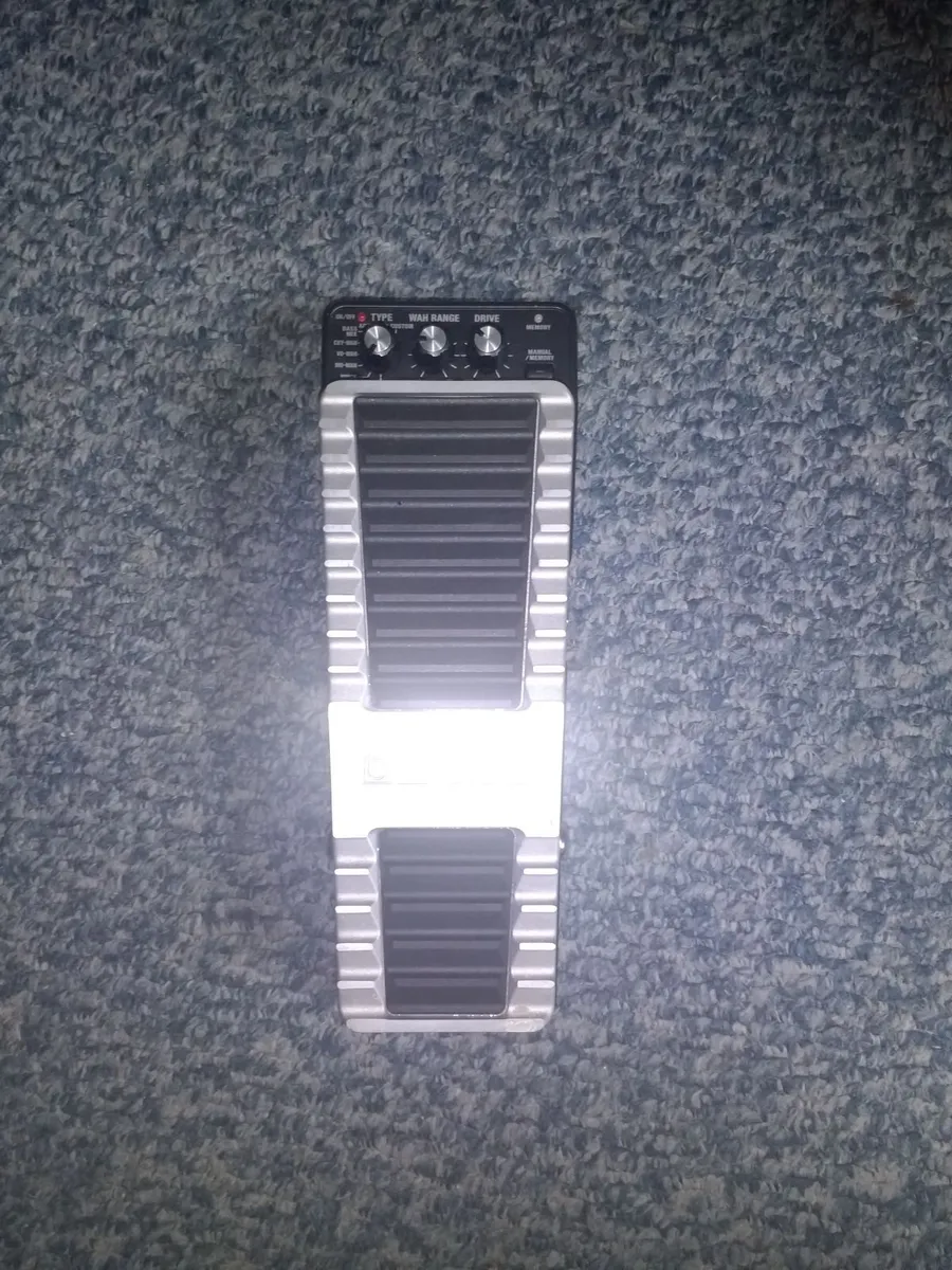 BOSS PW-10 V-Wah Effect Pedal - Image 1