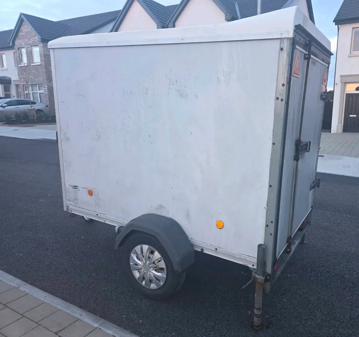 7 X 4 BOX TRAILER IN GREAT CONDITION - Image 2