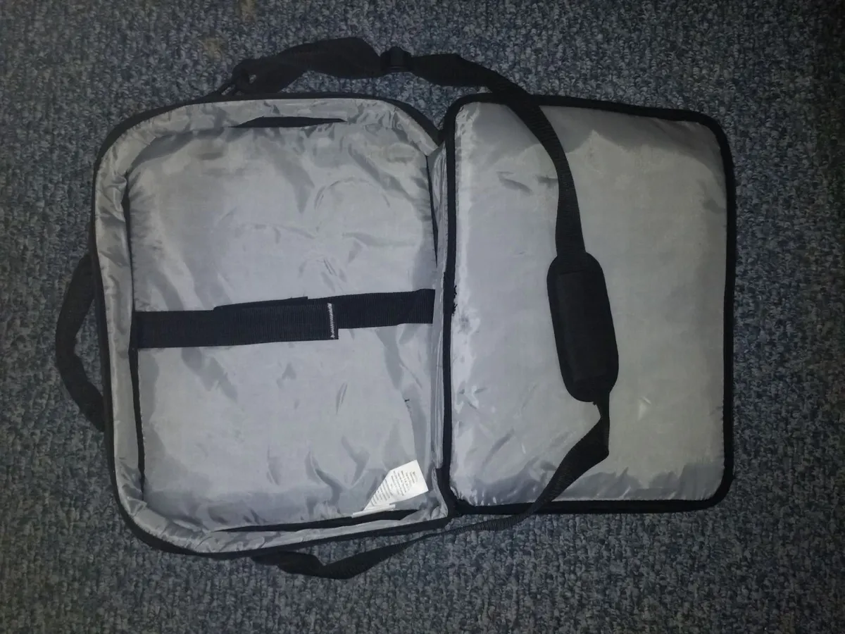 V7 Laptop Padded Case - Image 1