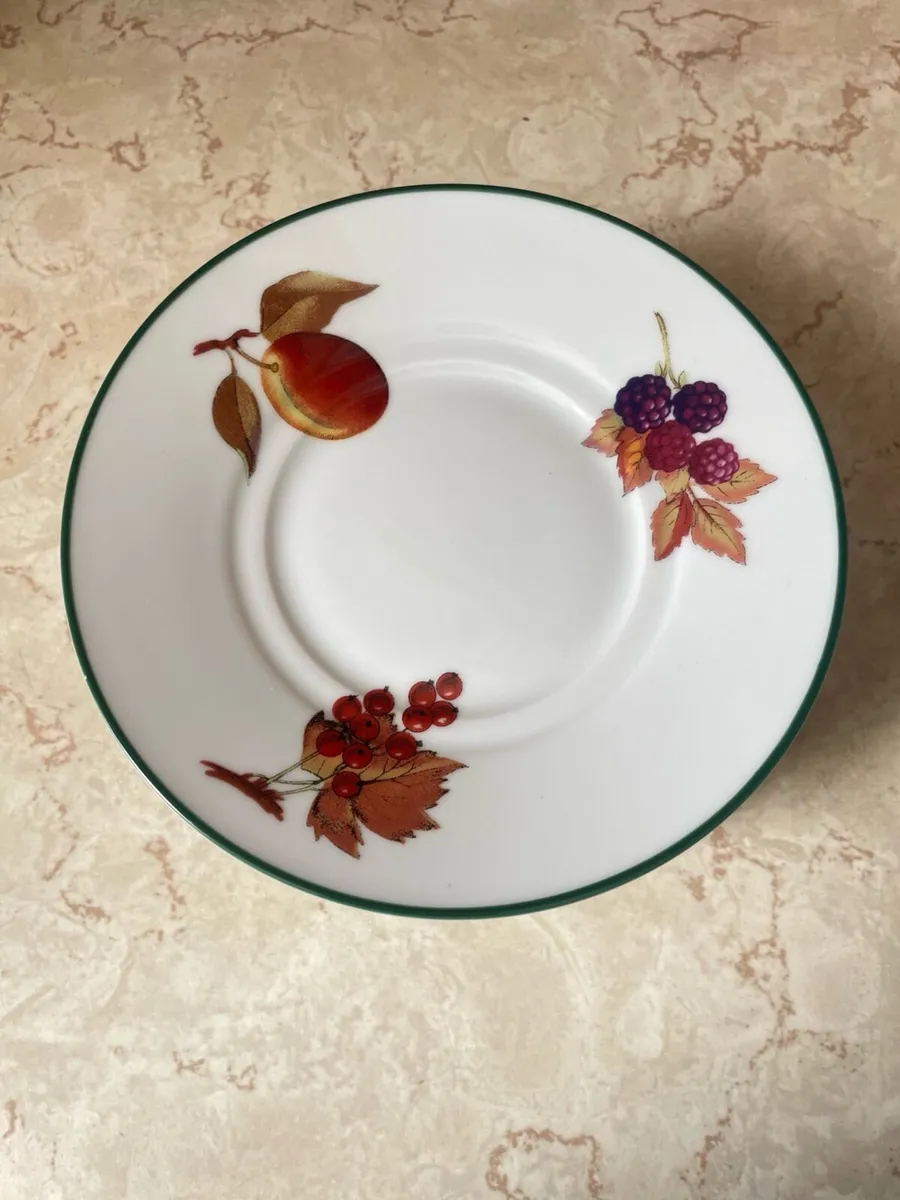 Royal Worcester “Evesham Vale” Dinnerware Set - Image 2