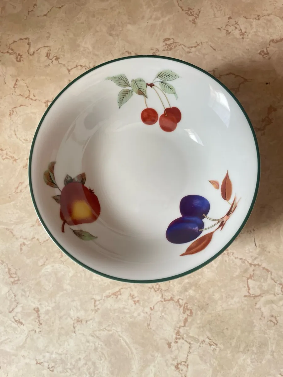 Royal Worcester “Evesham Vale” Dinnerware Set - Image 3