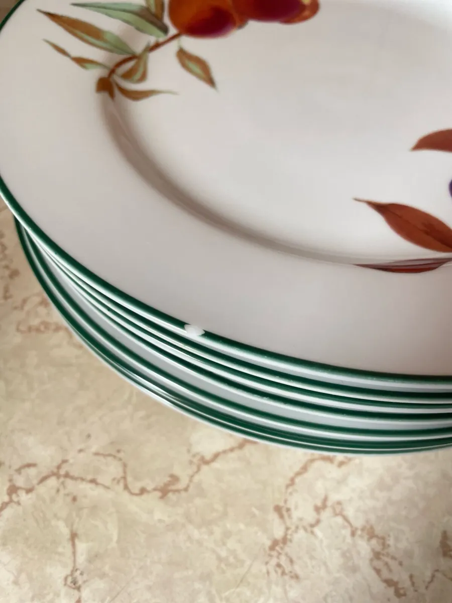 Royal Worcester “Evesham Vale” Dinnerware Set - Image 4
