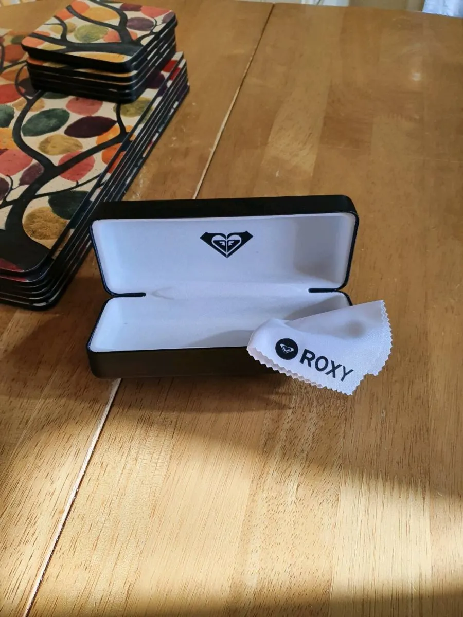 Roxy Glasses Case / Brand New - Image 1