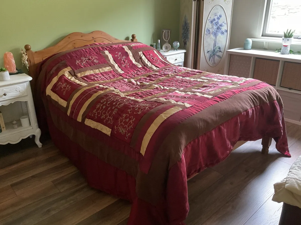 Double bed and mattress with new topper - Image 1