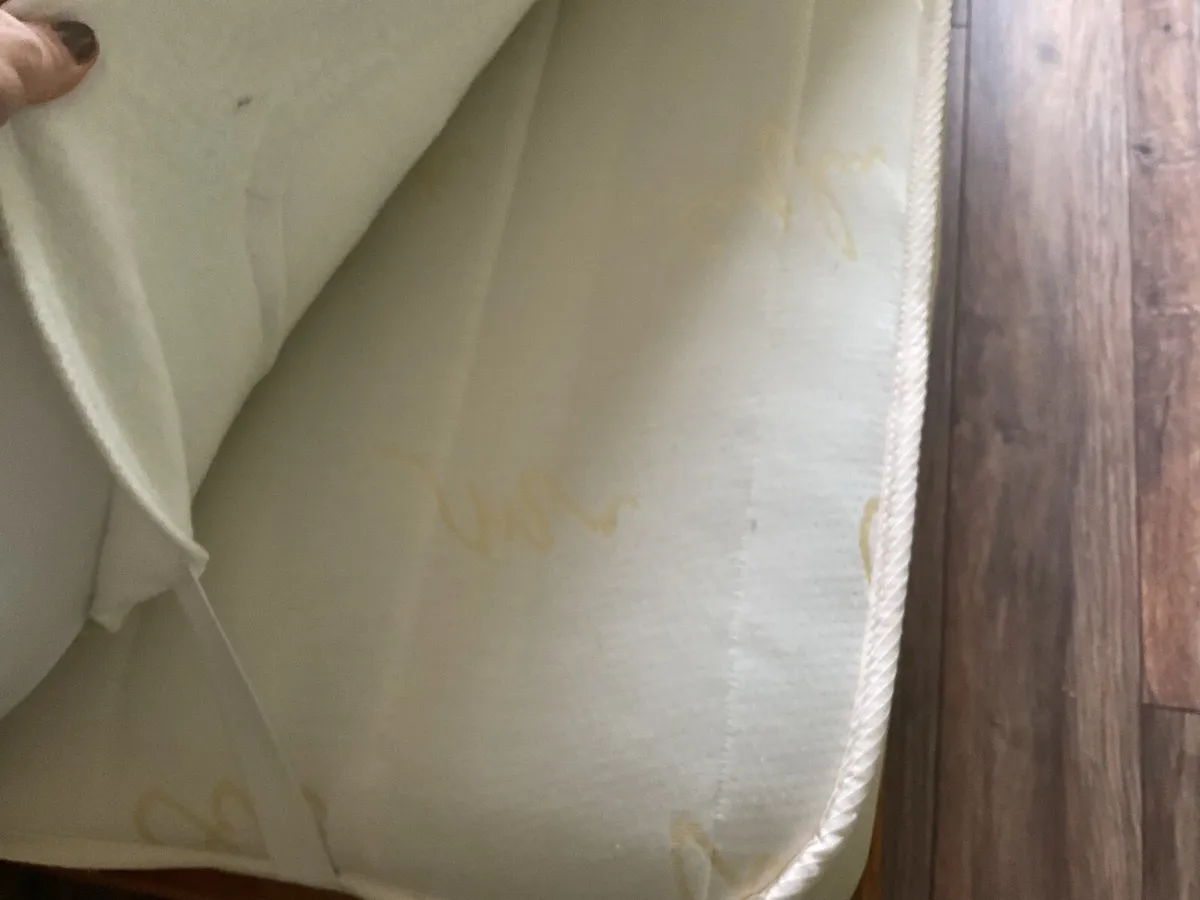 Double bed and mattress with new topper - Image 3