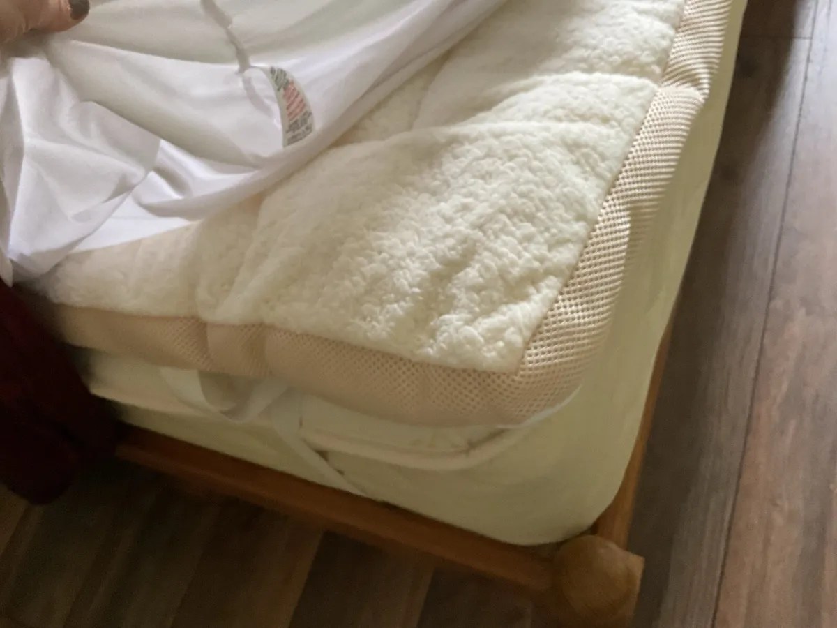 Double bed and mattress with new topper - Image 4