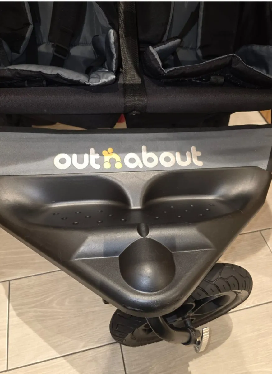 Out N About Double stroller IMMACULATE - Image 4