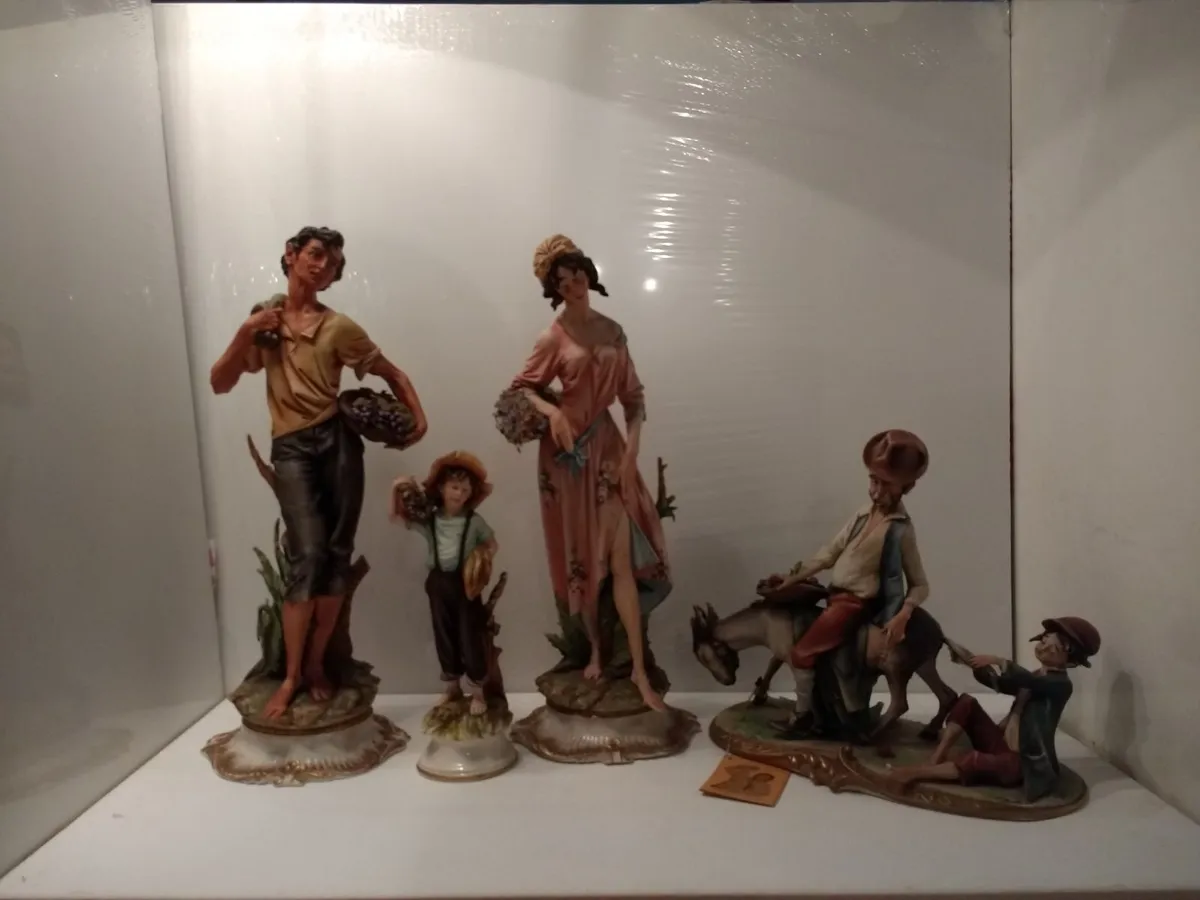 Capodimonte Figurine set Rare Vintage Collectibles - Image 4