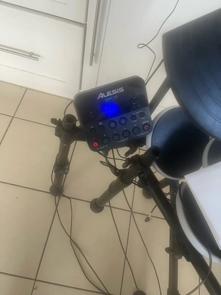 Alesis drum kit used once perfect condition - Image 3