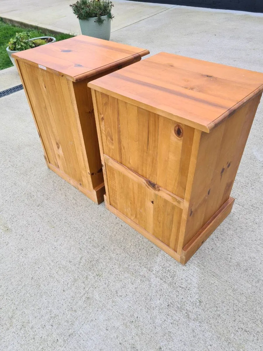 2 Bedside lockers - Image 2