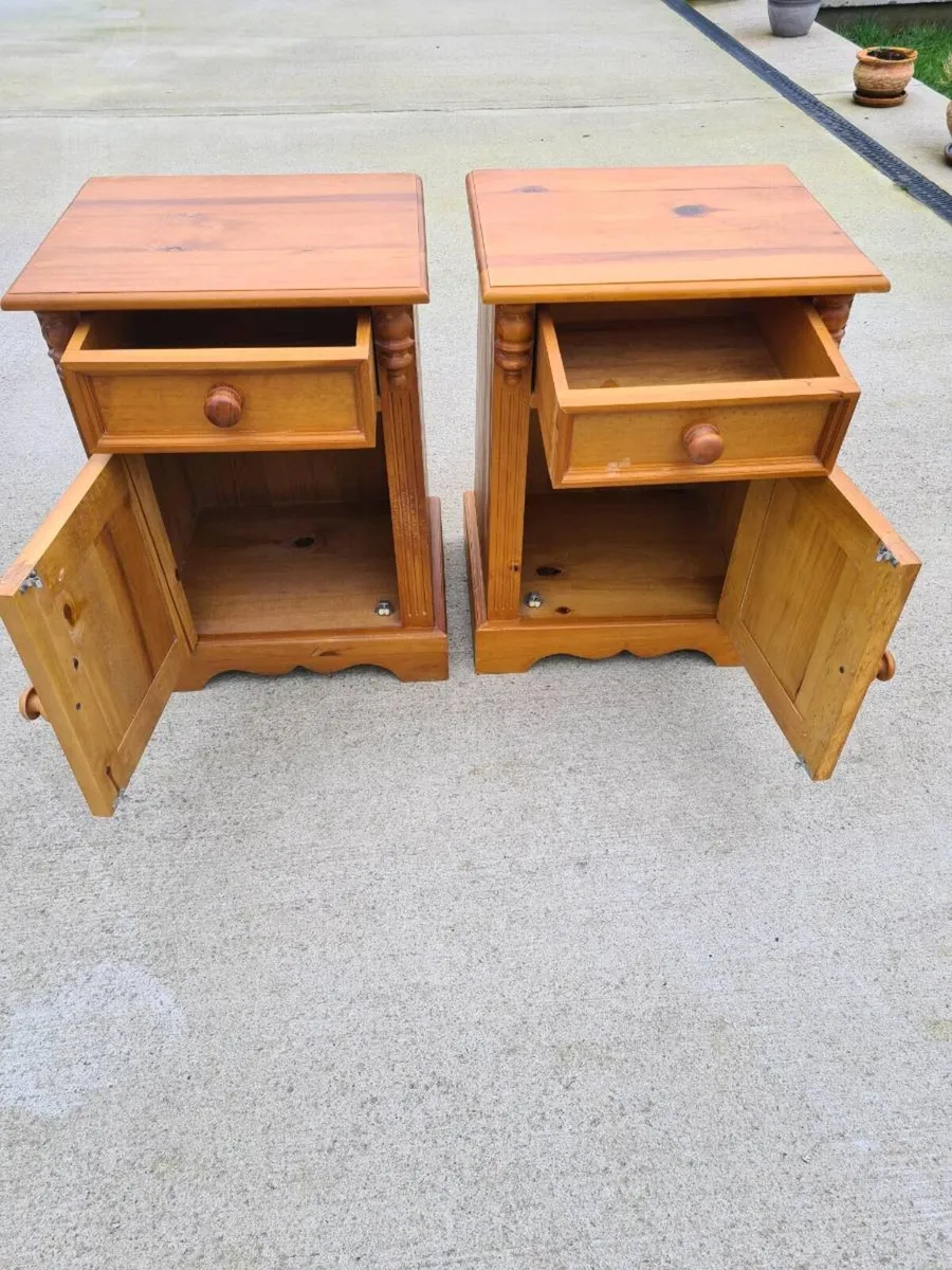 2 Bedside lockers - Image 3