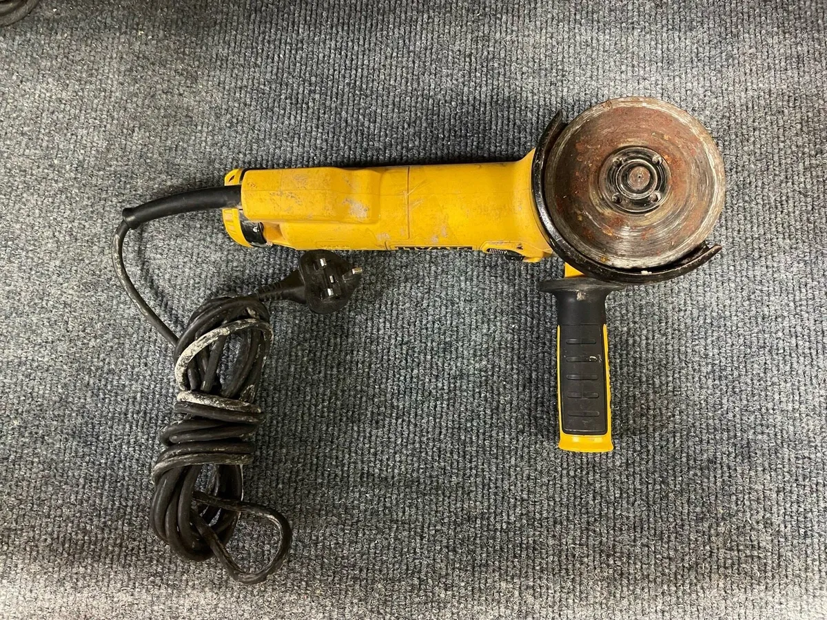 Dewalt DWE4206 Corded Grinder - Image 3
