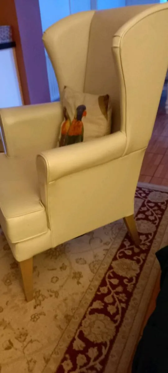 Wingback chair - Image 4