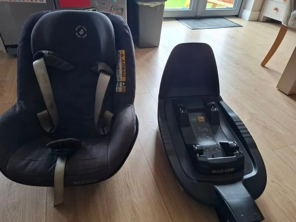 Maxi Cosi Seat and Isofix - Image 2