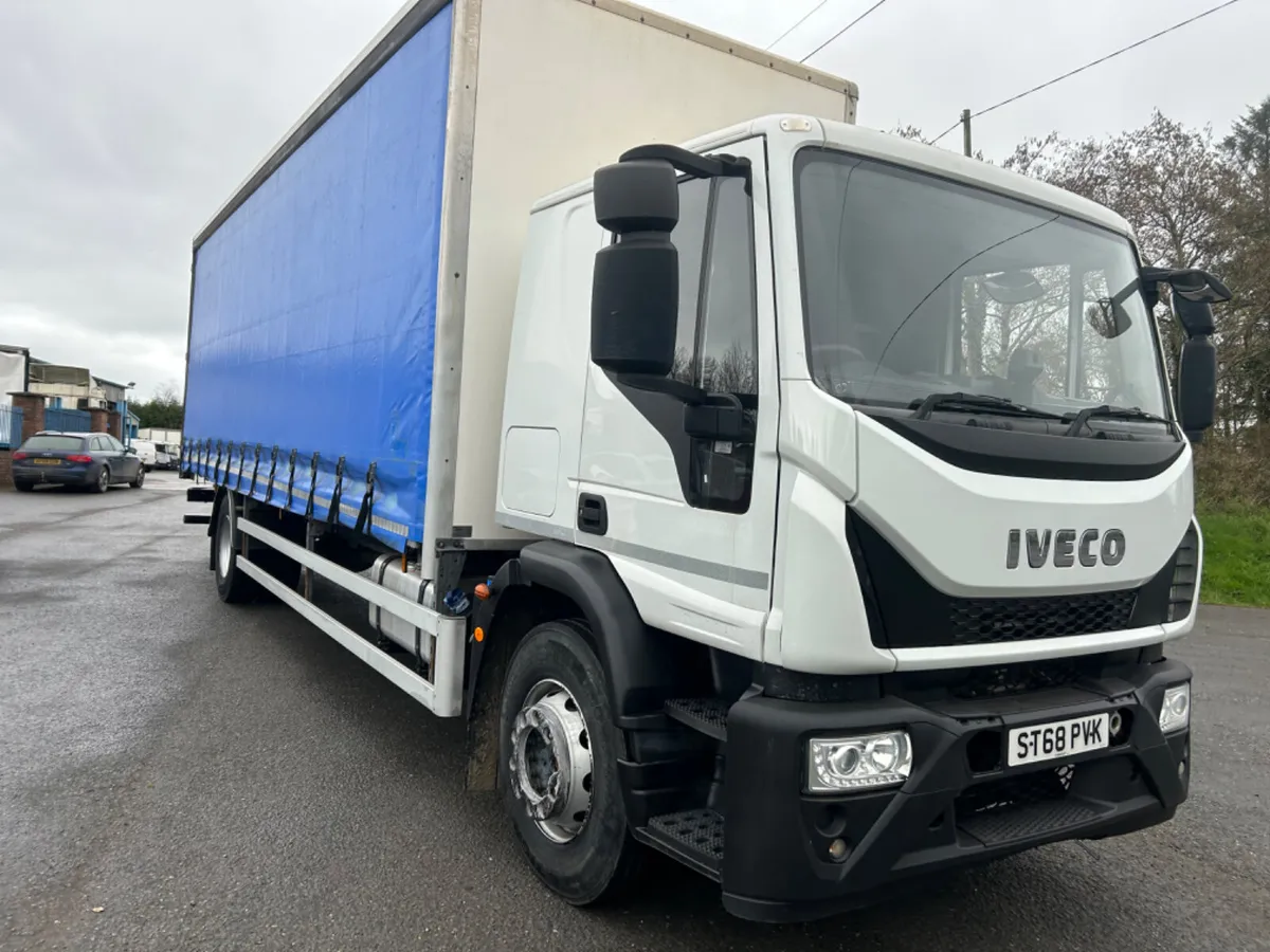 2018 iveco 18 ton Curtainsider only 108kms - Image 3