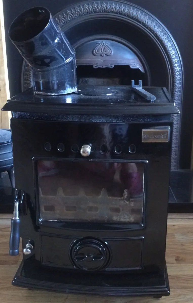 Blacksmith Enamel Multi-Fuel Stove - Image 1
