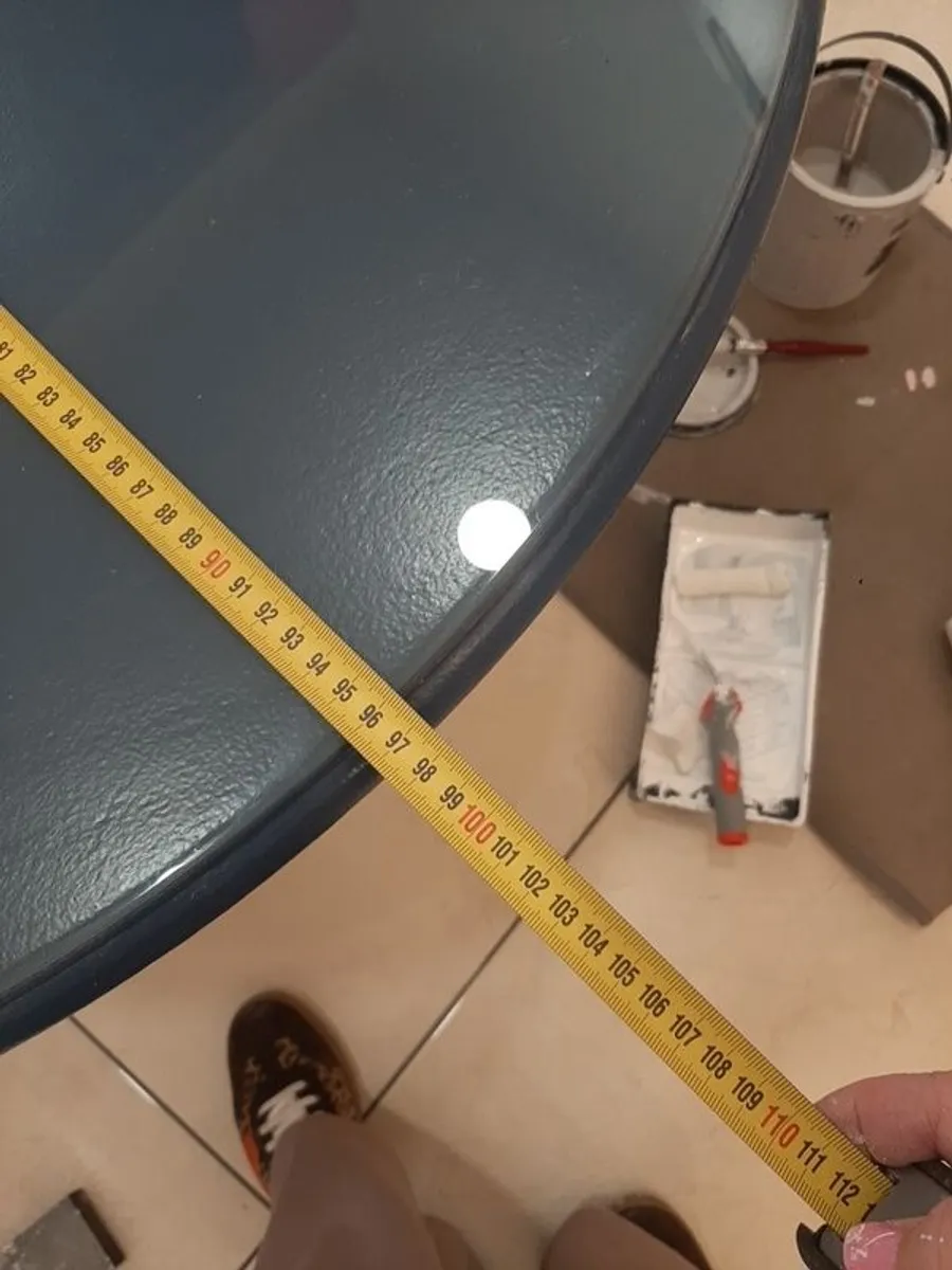 Round table with toughened glass - Image 2