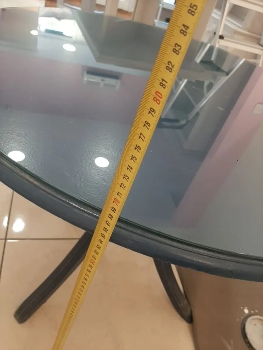 Round table with toughened glass - Image 3