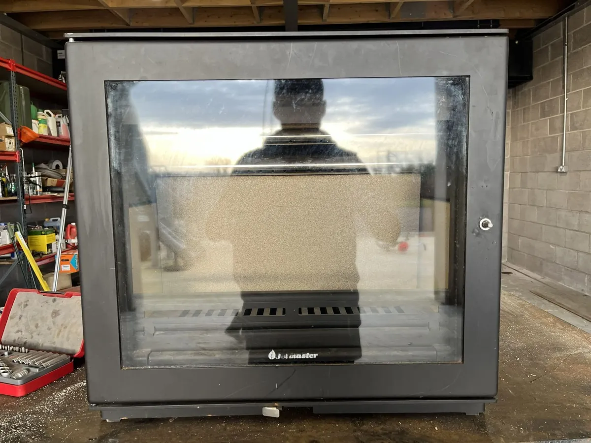 Jetmaster 60i solid fuel stove - Image 1