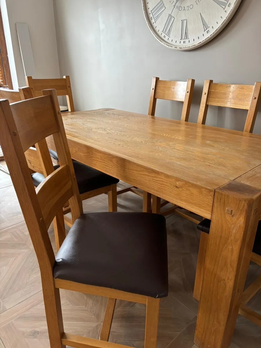 Kitchen table and chairs - Image 1