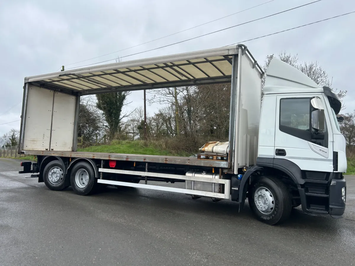 2019 iveco stralis 330 6x2 Curtainsider Moffet kit - Image 4