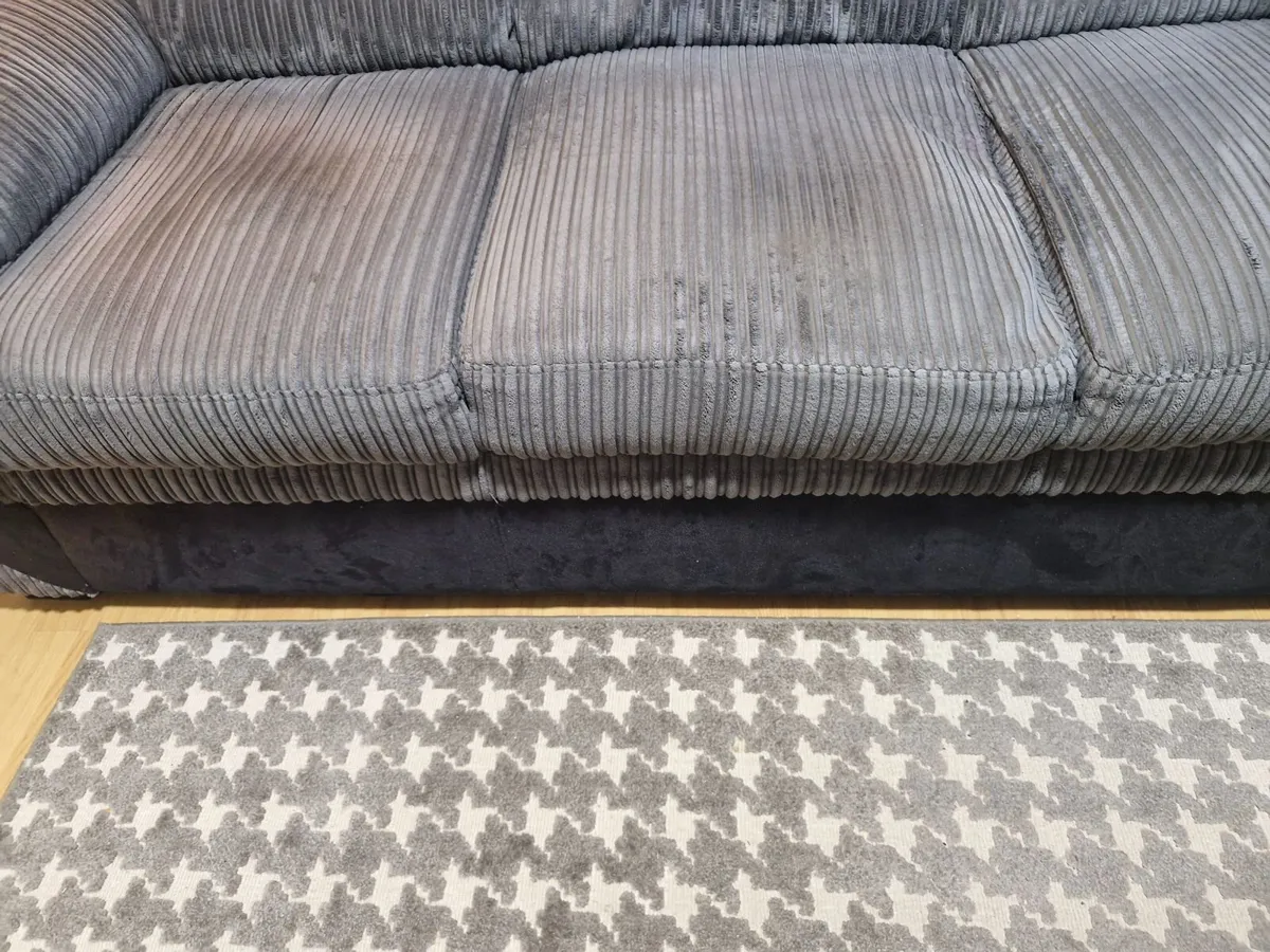 3 seater sofa for sale. - Image 4