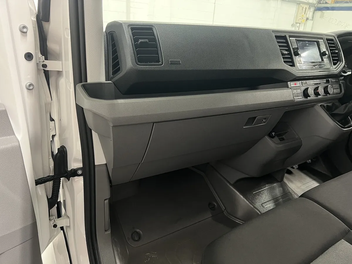 2024 Volkswagen Crafter High Roof Panel Van - Image 4