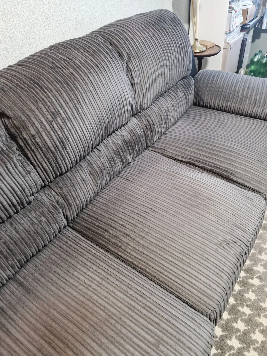 3 seater sofa for sale. - Image 4
