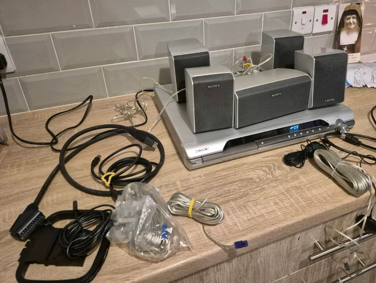 SONY DAV-DZ120 DVD HOME THEATER SYSTEM.5.1 CHANNEL - Image 4