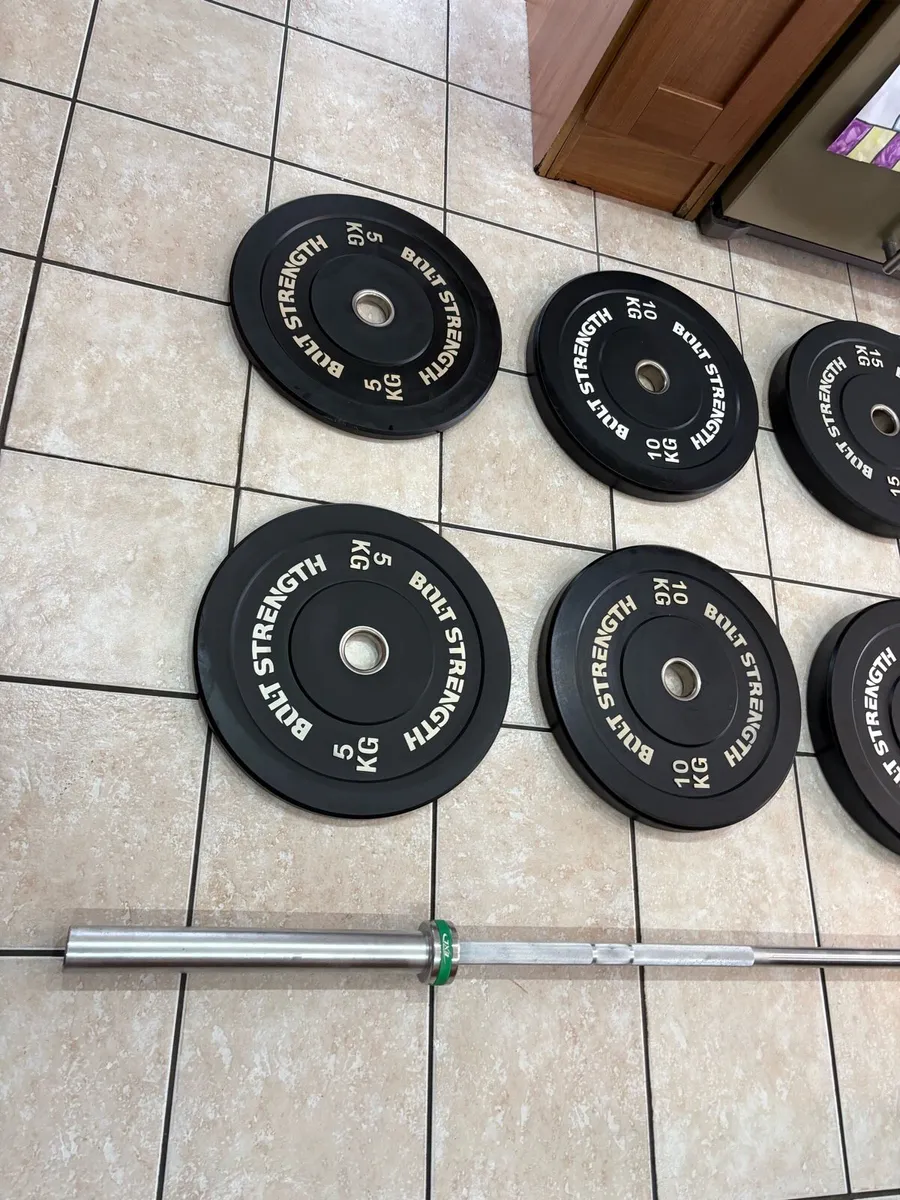 PERFECT OLYMPIC 20KG BARBELL + BUMPER PLATES SET!! - Image 3