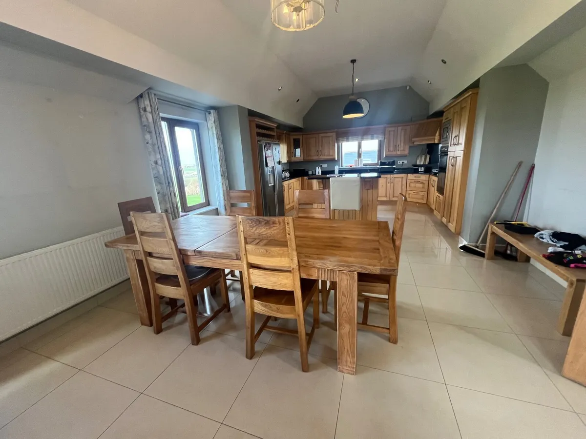 Kitchen Table reduced as moving - Image 4