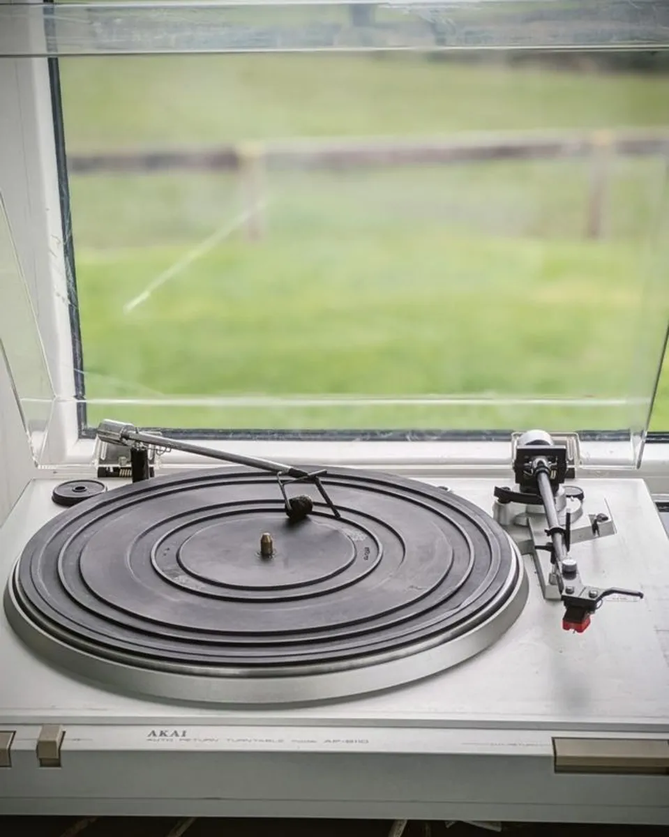 Akai vinyl record deck - Image 1