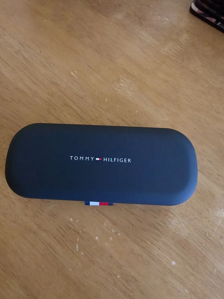 Tommy Hilfiger Glasses Case /  💯Authentic / NEW - Image 3