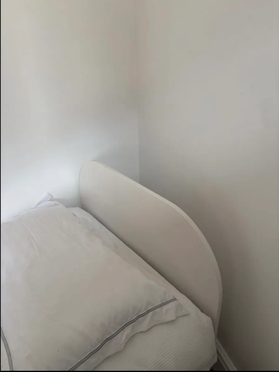 Single bed - Image 2