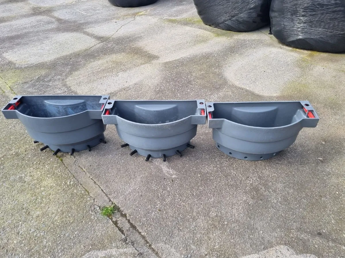 Three Milkbar 6 Feeder (Perfect Condition) - Image 2