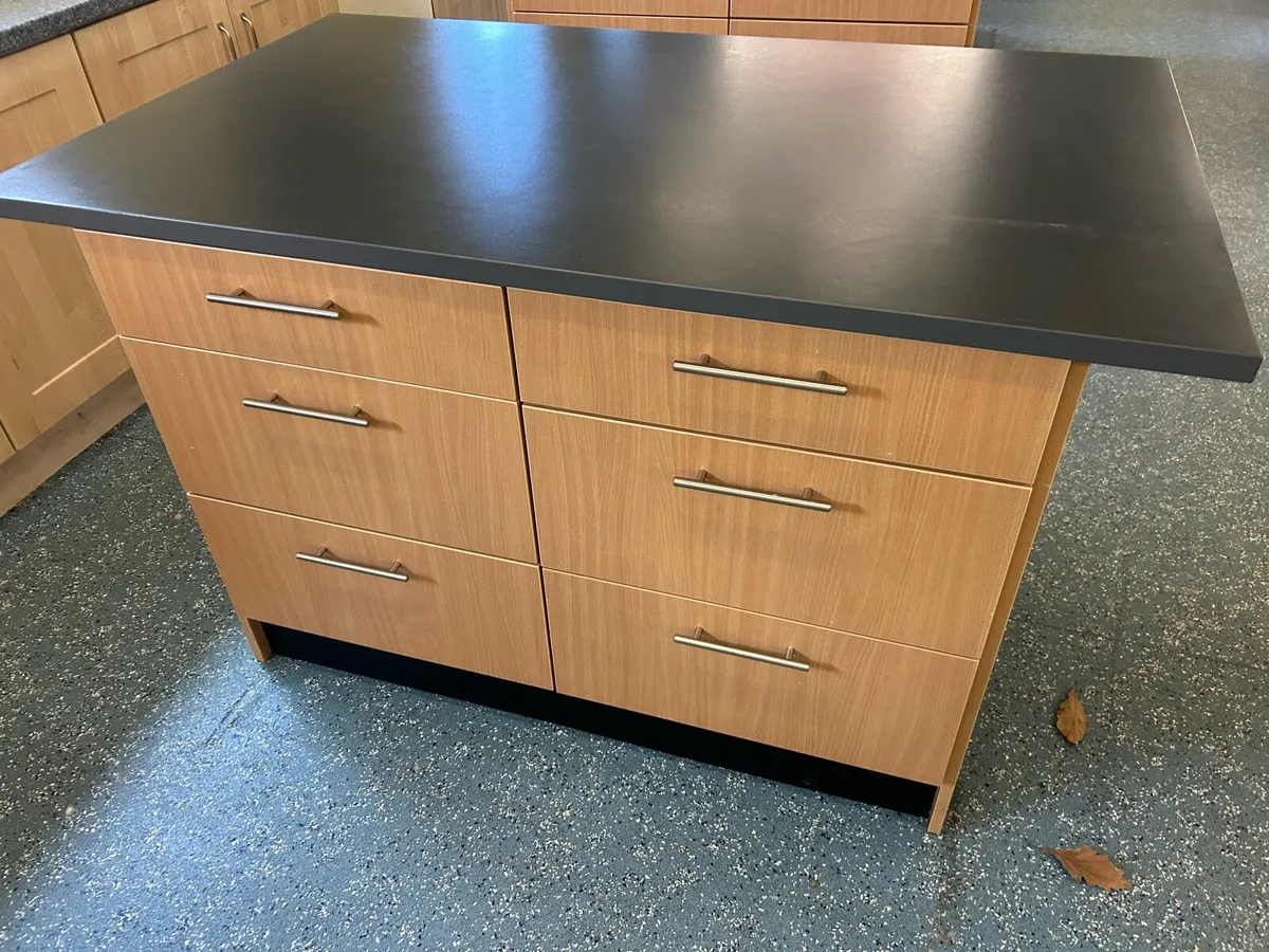 Kitchen Island - Image 1