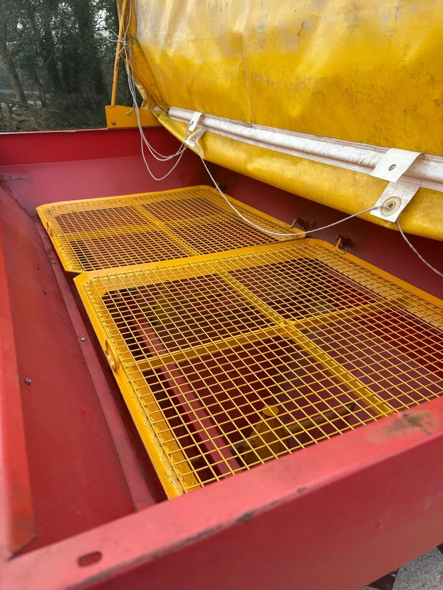 KRM fertiliser sower - Image 2