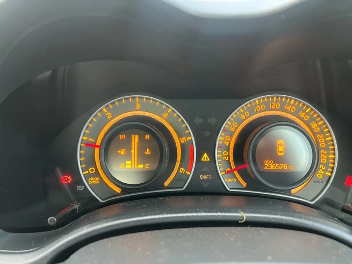 Toyota Corolla 1.4 Turbo Diesel Low Kms 4 New Tires - Image 3