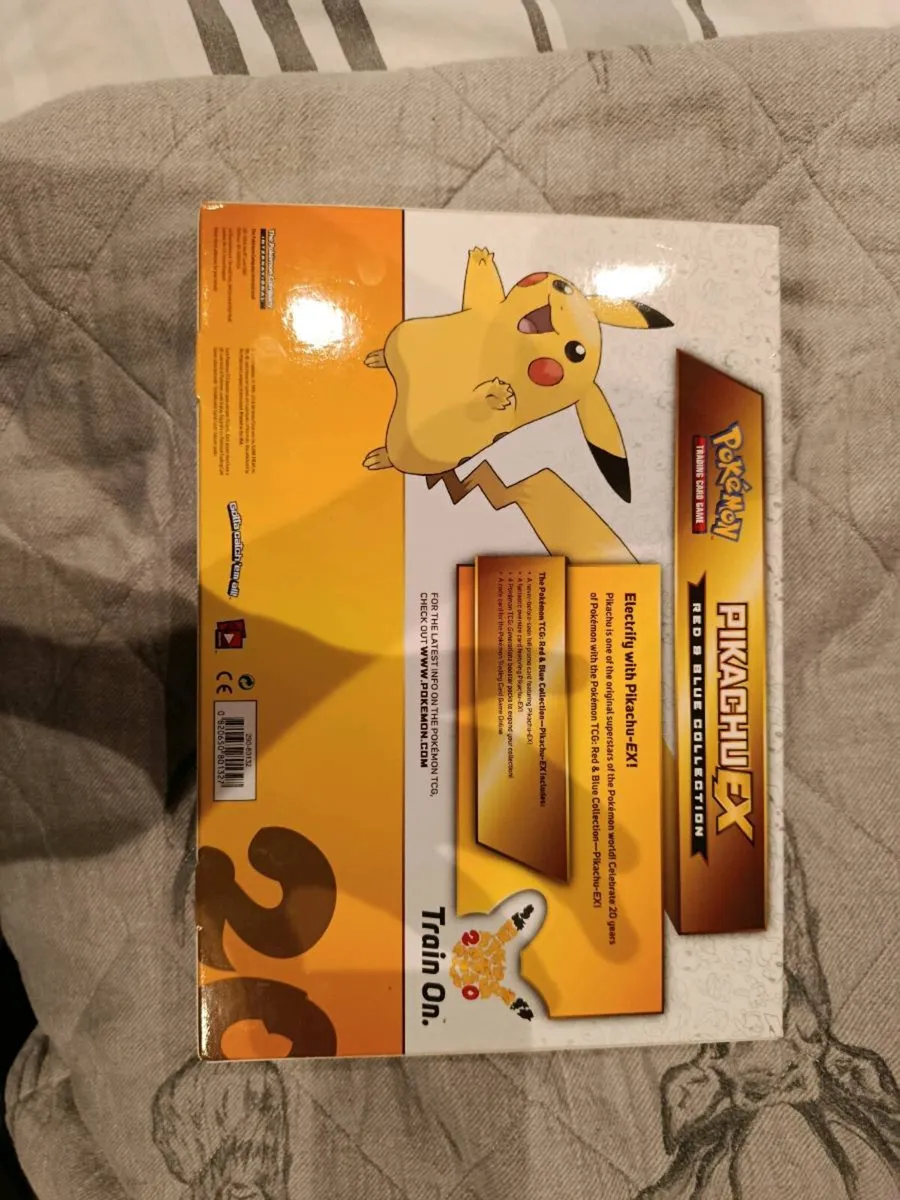 Pokémon red and blue Pikachu collection box ex - Image 2