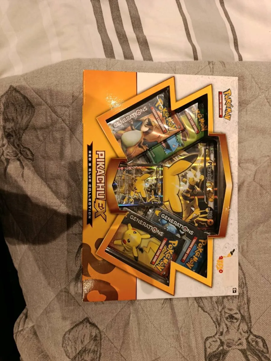 Pokémon red and blue Pikachu collection box ex - Image 1