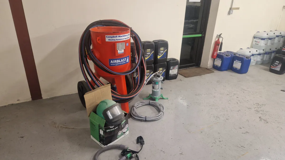 Sand blasting machine - Image 1