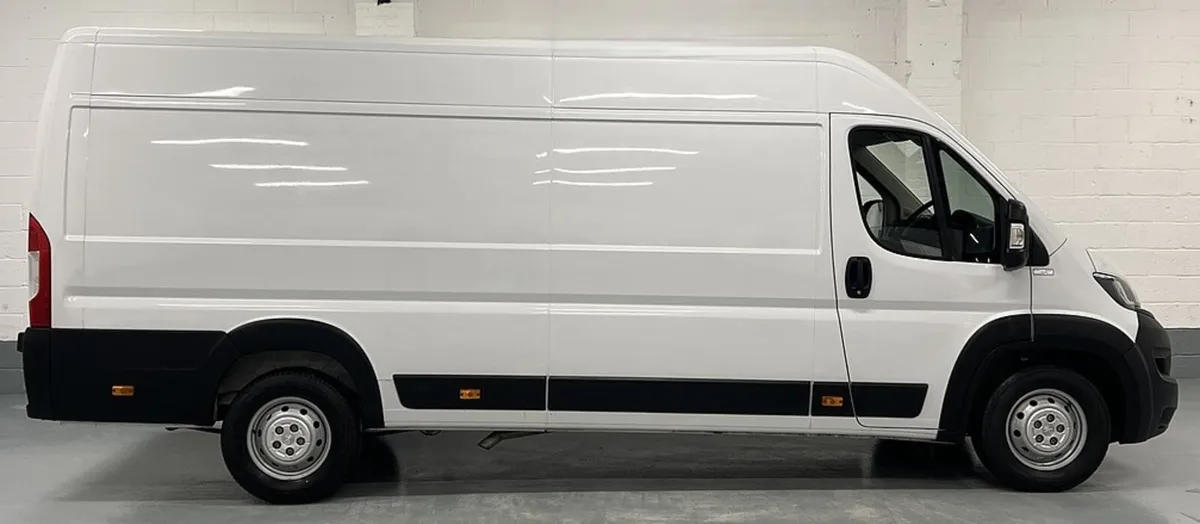 2023 Peugeot Boxer High Roof Panel Van - Image 4
