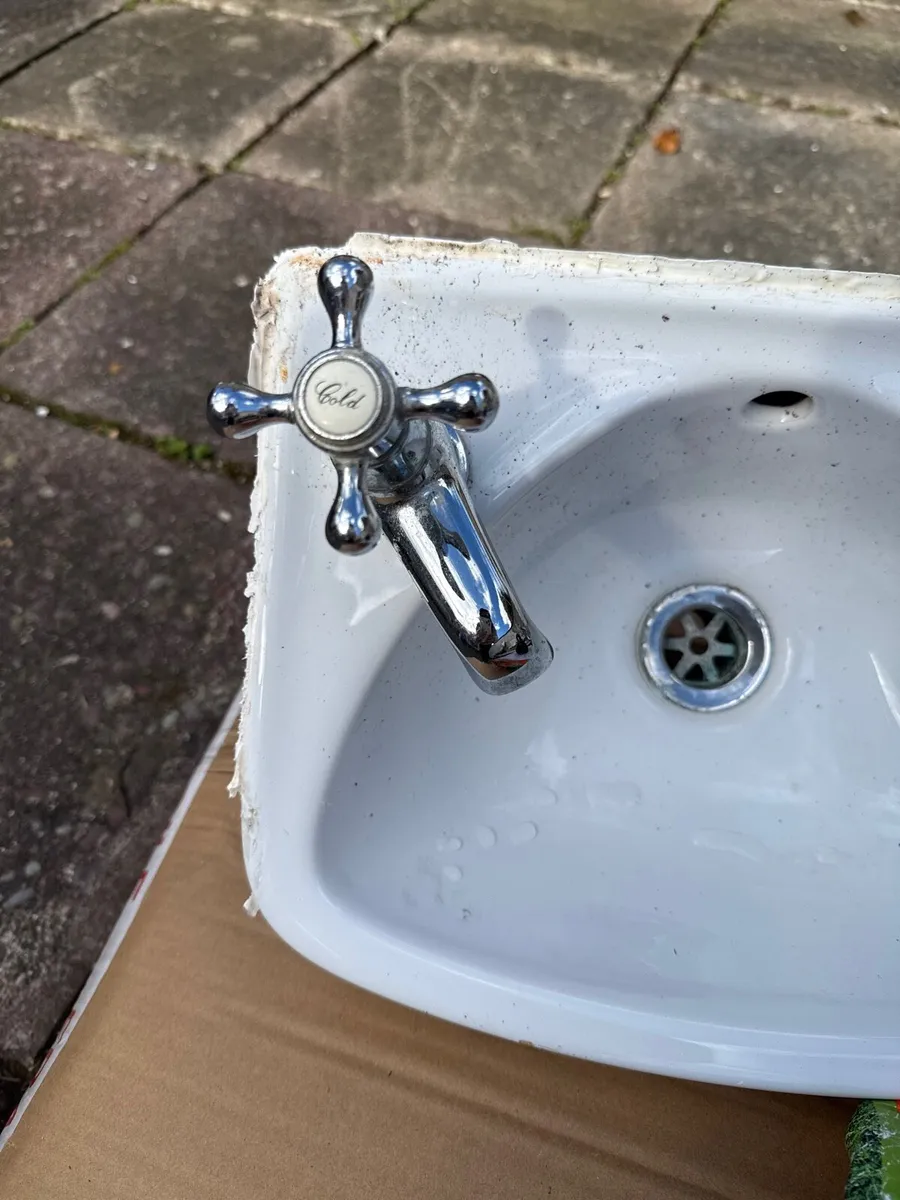Free sink - going to skip soon if not collected - Image 2