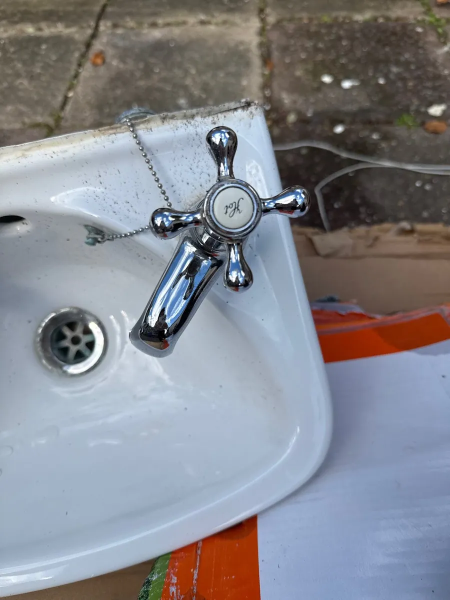 Free sink - going to skip soon if not collected - Image 3