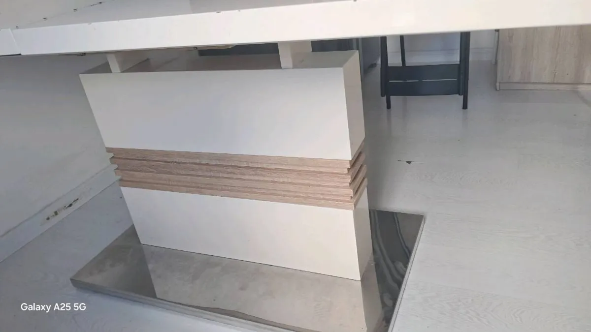 Free Table for 6 to 8 people for collection Mahon - Image 4