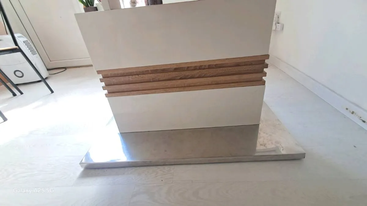 Free Table for 6 to 8 people for collection Mahon - Image 2