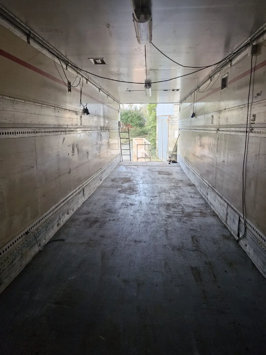 45' insulated Trailer - Image 4