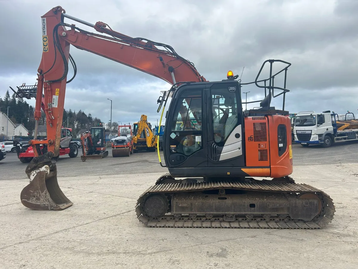 2020 Hitachi ZX135 3810Hrs Rotational Piping - Image 2