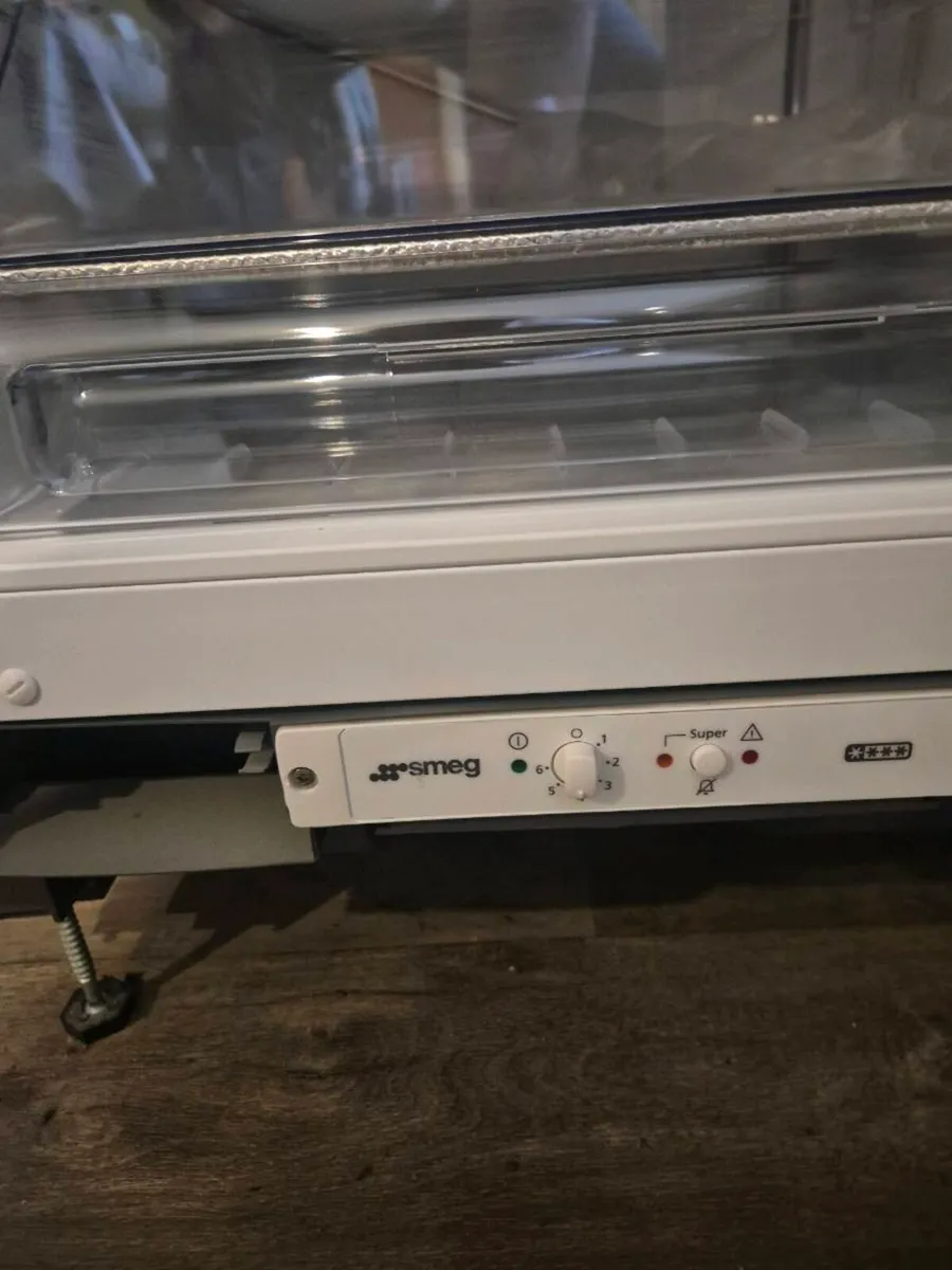 Smeg undercounter integrated Freezer - Image 2