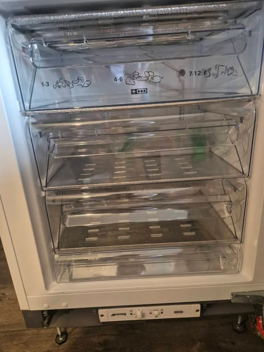 Smeg undercounter integrated Freezer - Image 3